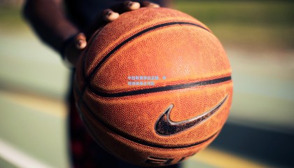 壹号娱乐app：中超联赛激战正酣，争冠保级悬念迭起