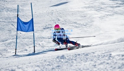 壹号娱乐_曼彻斯特晚报披露，曼联高层评估中场配置，暂缓引援以观后效